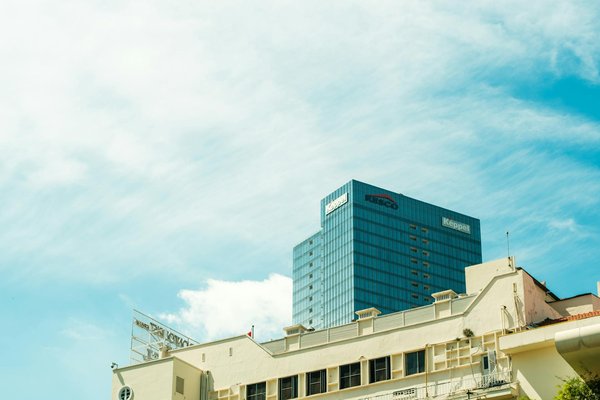Plongez dans l'univers enflammé du Super Cho avec un spectacle de feu